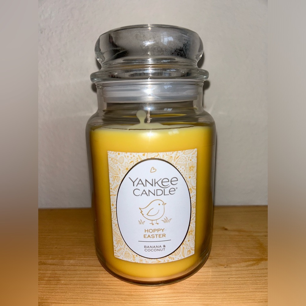 Yankee Candle Hoppy Easter Banana & Coconut Scented Jar Candle - Yellow